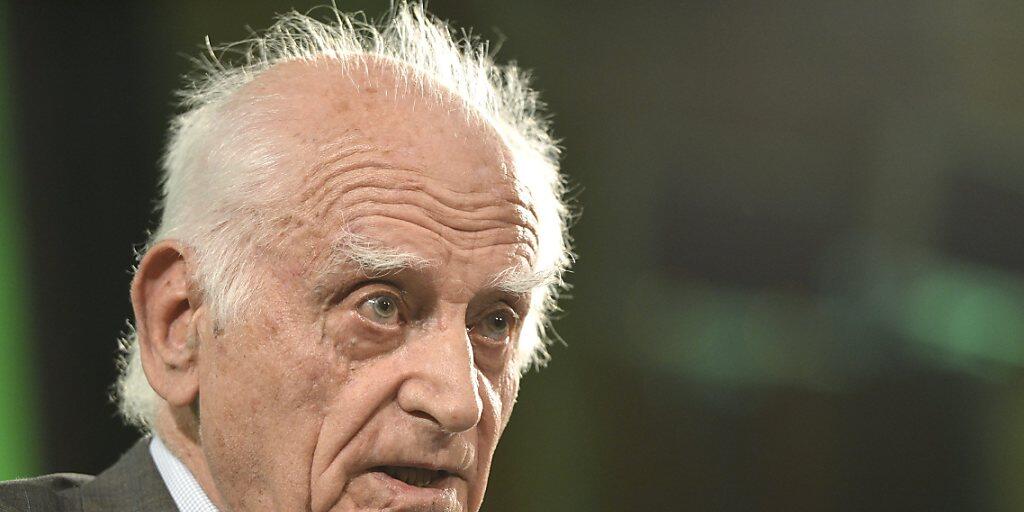 Michel Serres 2012 am Dies Academicus der Universität Genf.