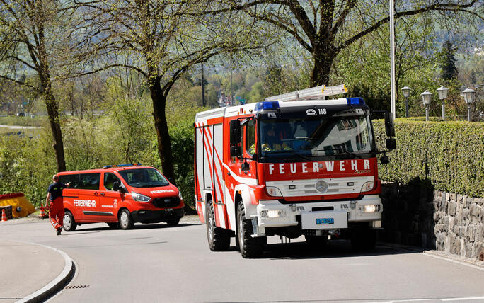 Schluss&uuml;bung beim Kurs f&uuml;r neue Feuerwehrleute beim "Restaurant L&ouml;wen&raquo; in Gamprin-Bendern.