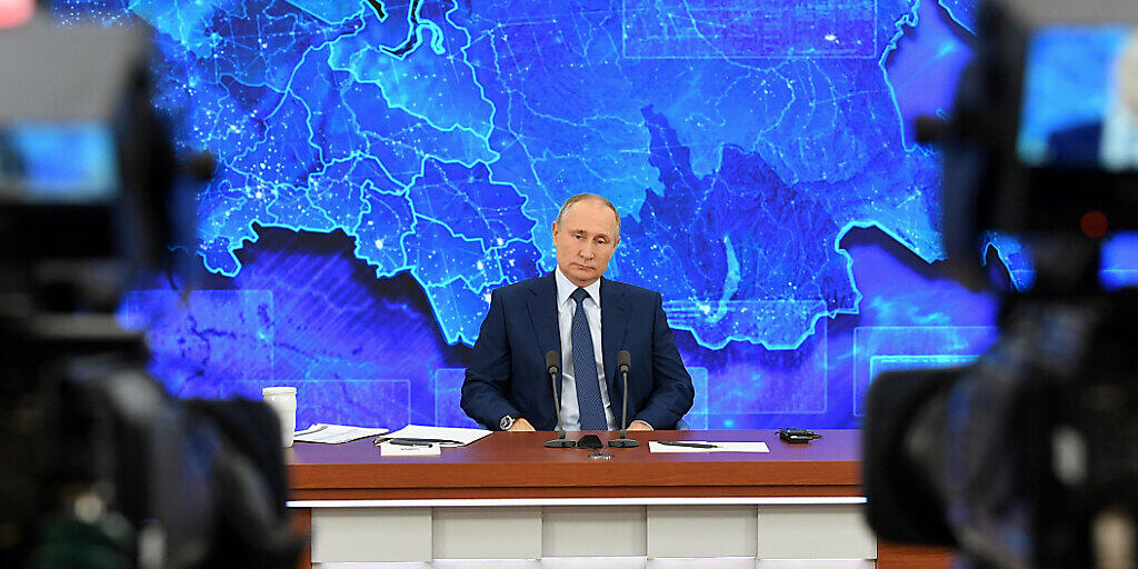 dpatopbilder - Wladimir Putin, Präsident von Russland, spricht bei der großen Pressekonferenz per Video zu Medienvertretern in Moskau. Foto: Aleksey Nikolskyi/Pool Sputnik Kremlin/AP/dpa dpatopbilder - Wladimir Putin, Präsident von Russland, spricht bei der großen Pressekonferenz per Video zu Medienvertretern in Moskau. Foto: Aleksey Nikolskyi/Pool Sputnik Kremlin/AP/dpa
