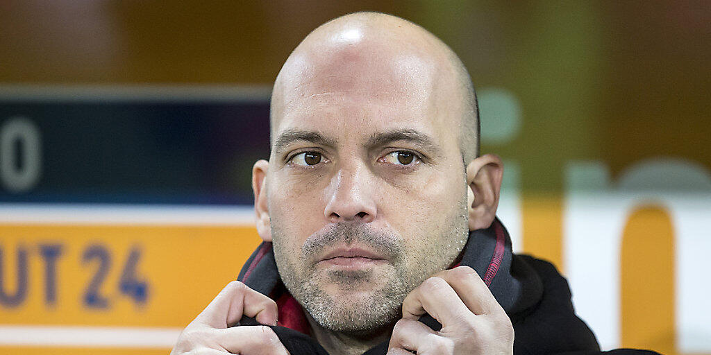 Trainer Gabri muss sich für seinen FC Sion warm anziehen