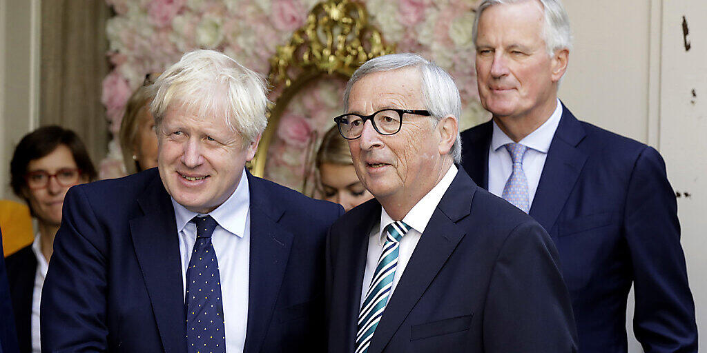 Der britische Premier Johnson und EU-Kommissionschef Juncker haben erstmals direkte Gespräch geführt seit Johnson im Juli Premierminister wurde. Das Treffen blieb jedoch ohne Durchbruch. Juncker erklärte, die EU-Kommission werde nun rund um die Uhr gesprächsbereit sein.