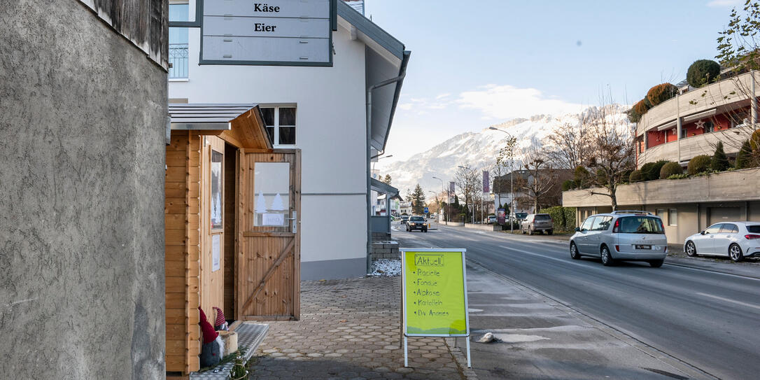 Diebst&auml;hle in Hofl&auml;den &ndash; in Eschen wurde Bargeld gestohlen. Bild vom Verkaufsh&uuml;sle in Eschen an der Essanestrasse