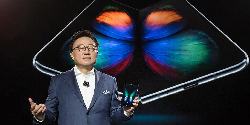 Der südkoreanische Smartphone-Hersteller Samsung Electronics bringt das Galaxy S einen Monat früher als geplant auf den Markt. Im Bild DJ Koh, Chef von Samsung Electronics. (Archivbild) Der südkoreanische Smartphone-Hersteller Samsung Electronics bringt das Galaxy S einen Monat früher als geplant auf den Markt. Im Bild DJ Koh, Chef von Samsung Electronics. (Archivbild)