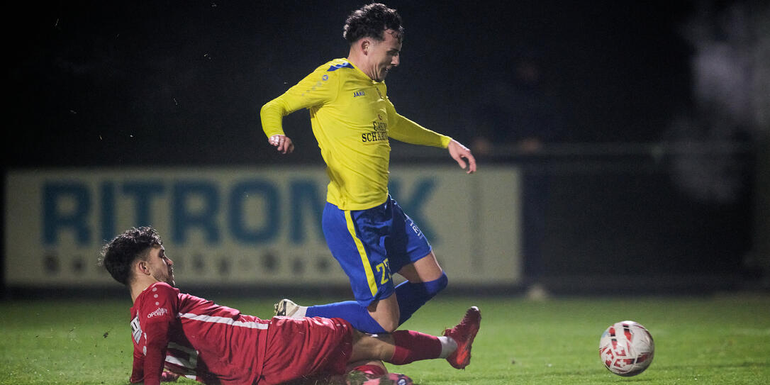 Das gab zu reden. Anstatt Penalty für den FC Balzers wurde Justin Seifert in dieser Situation noch mit Gelb für eine Schwalbe bestraft. Das gab zu reden. Anstatt Penalty für den FC Balzers wurde Justin Seifert in dieser Situation noch mit Gelb für eine Schwalbe bestraft.
