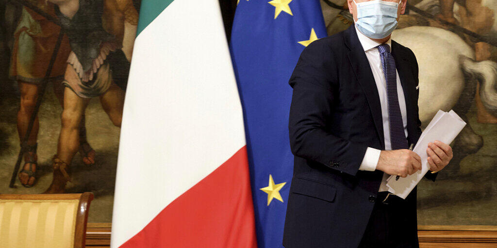 Italiens Premierminister Giuseppe Conte bei einer Pressekonferenz zu den kommenden Corona-Beschränkungen. Foto: Mauro Scrobogna/LaPresse/dpa Italiens Premierminister Giuseppe Conte bei einer Pressekonferenz zu den kommenden Corona-Beschränkungen. Foto: Mauro Scrobogna/LaPresse/dpa