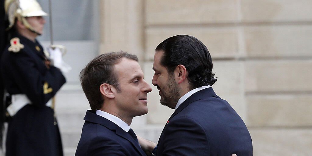 Der libanesische Ministerpräsident Saad Hariri (rechts) wird vom französischen Präsidenten Emmanuel Macron in Paris empfangen.