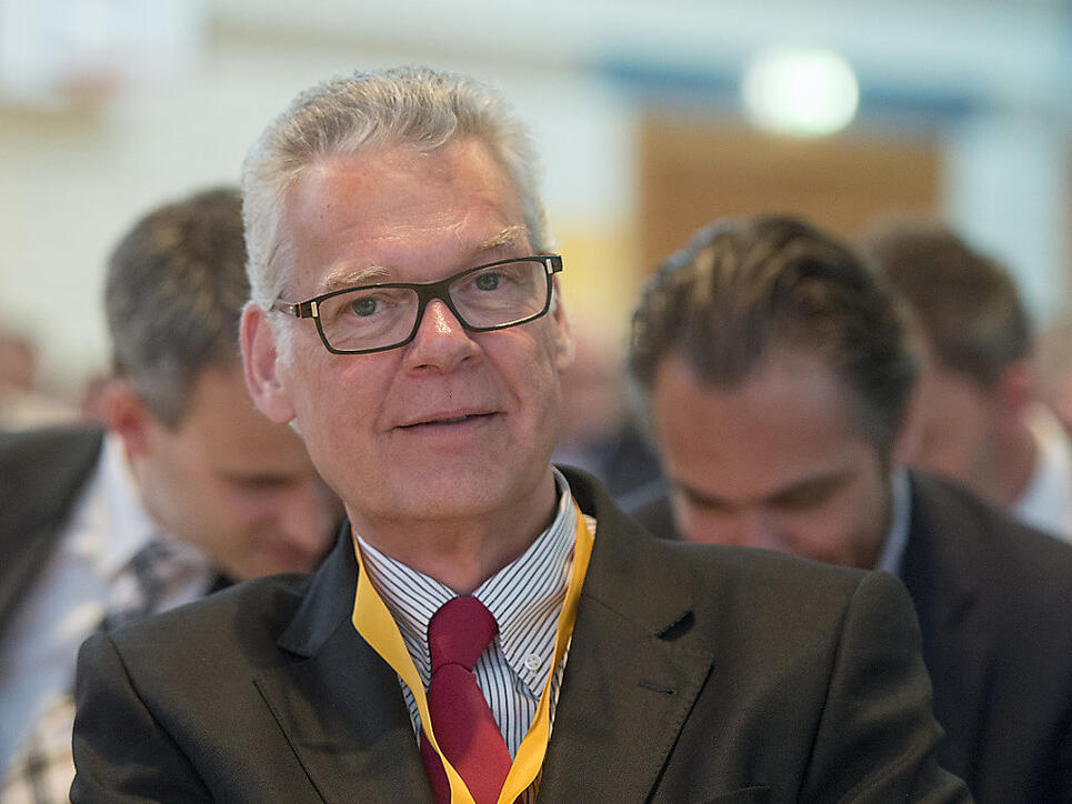 Der Sika Verwaltungsrat Urs Burkard verteidigt an der Generalversammlung 2018 wie in den Vorjahren erneut die Interessen der Erbenfamilie (Bild Sika-GV 2016).