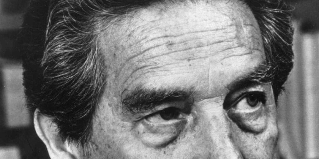 Octavio Paz, Schriftsteller, undatierte Aufnahme. Das Werk des mexikanischen Literaturnobelpreisträgers ist zum künstlerischen Denkmal Mexikos erklärt worden.