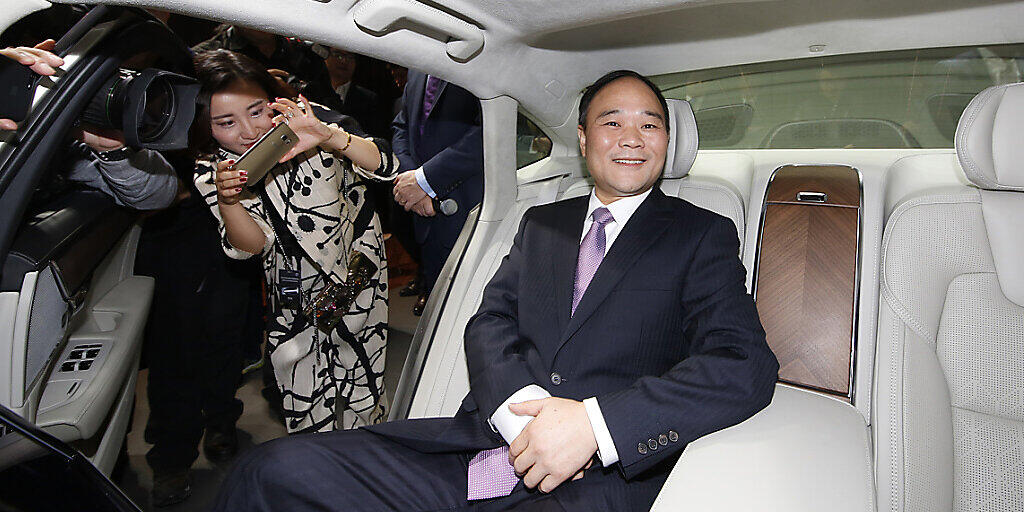 Der Gründer des chinesichen Autobauers Geely, Li Shufu, will die neuste E-Autotechnologie seines Konzerns auch anderen Herstellern zugänglich machen.(Archivbild) Der Gründer des chinesichen Autobauers Geely, Li Shufu, will die neuste E-Autotechnologie seines Konzerns auch anderen Herstellern zugänglich machen.(Archivbild)