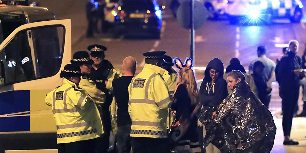 Mutmasslicher Terrorakt: Bei einer Explosion nach einem Konzern sind in der britischen Stadt Manchester mindestens 19 Tote und über 50 Verletzte zu beklagen.