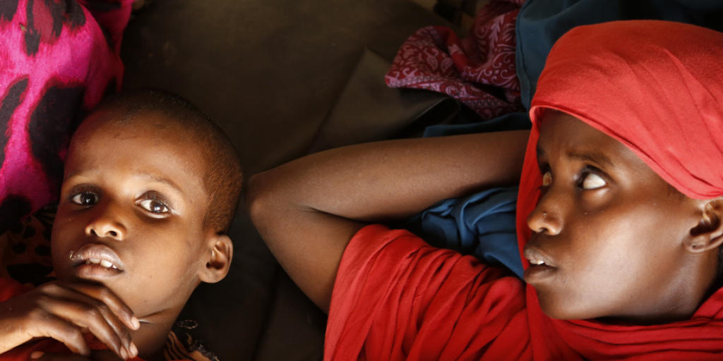 Unterernährte Kinder in einem Lager in Baidoa, Somalia. Mehreren Millionen Menschen in Afrika drohe derzeit der Hungertod, warnt die Glückskette. (Archiv)