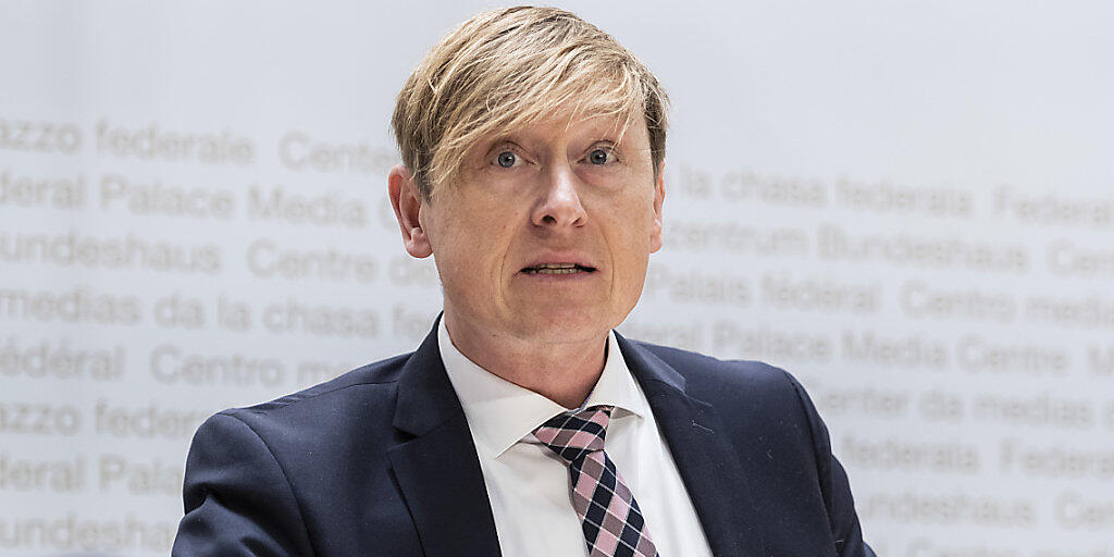 Preisüberwacher Stefan Meierhans spricht an der Jahresmedienkonferenz über "ausnehmend schwierige" Verhandlungen mit den SBB und den ewigen Kampf um die Kostenentwicklung im Gesundheitswesen. Preisüberwacher Stefan Meierhans spricht an der Jahresmedienkonferenz über "ausnehmend schwierige" Verhandlungen mit den SBB und den ewigen Kampf um die Kostenentwicklung im Gesundheitswesen.