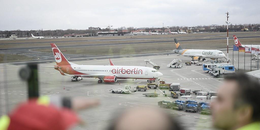 Nach dem Streik an den Berliner Flughäfen soll der Flugverkehr am Samstag wieder mehrheitlich normal ablaufen. Am Morgen wurde aber unter anderem ein Flug nach Zürich gestrichen. (Archivbild) Nach dem Streik an den Berliner Flughäfen soll der Flugverkehr am Samstag wieder mehrheitlich normal ablaufen. Am Morgen wurde aber unter anderem ein Flug nach Zürich gestrichen. (Archivbild)