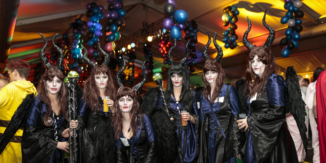 Maskenball Rhii-Joohli in Rüthi