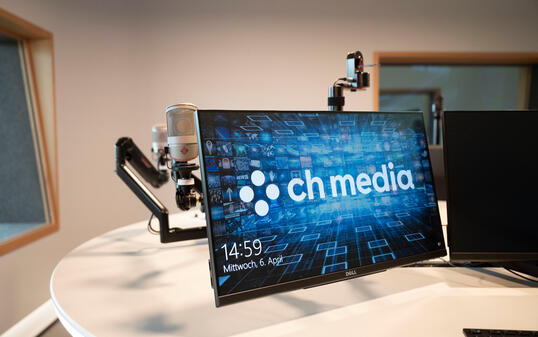 CH MEDIA, LEONARDO, MEDIENUNTERNEHMEN, ZUERI TODAY, ZUERITODAY ENTERTAINMENT, ENTERTAINMENT-HUB STUDIO, RADIO STUDIO,  MIKROFON,