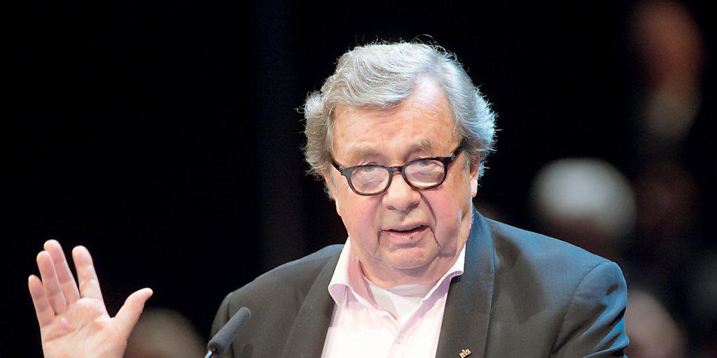 Der Literaturkritiker und Schriftsteller Hellmuth Karasek ist im Alter von 81 Jahren verstorben (Archivbild)