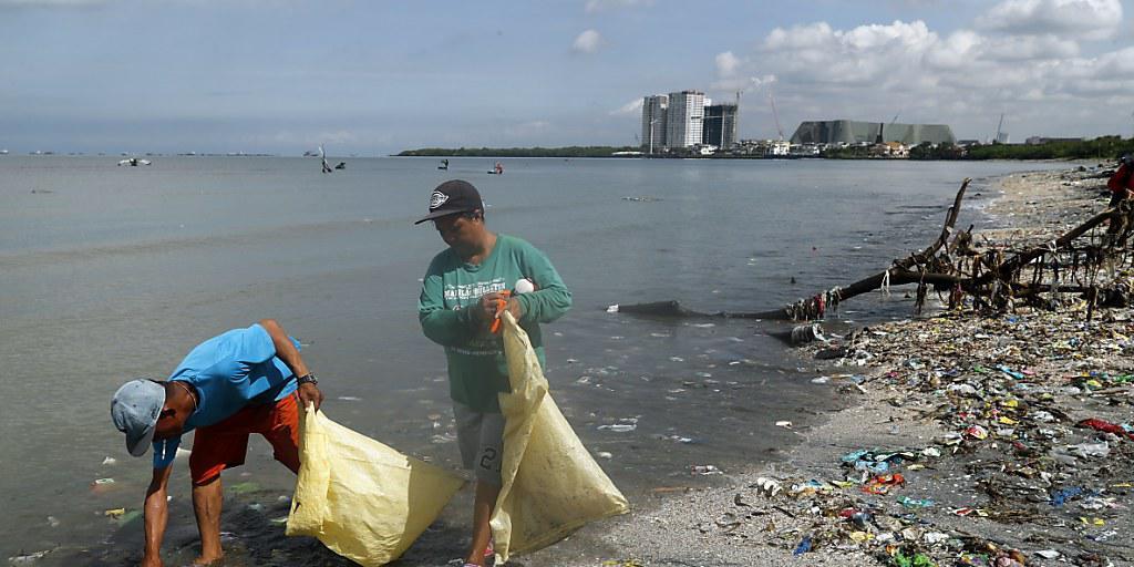 In einer Woche wurden an einem indonesischen Strand 54'000 Plastikteile gesammelt.