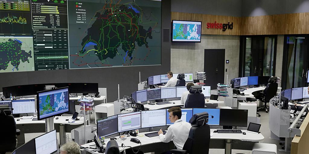 Der Zutritt und das Fotografieren sind verboten: Die Stromnetzleistelle im neuen Hauptsitz der Schweizer Netzgesellschaft Swissgrid in Aarau. Die Mitabeitenden stehen rund um die Uhr im Einsatz.