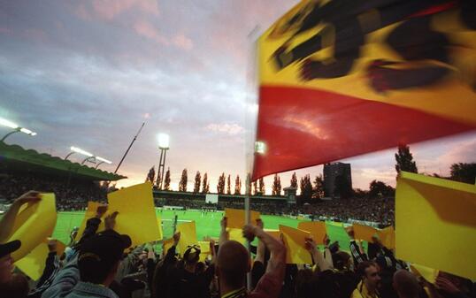 F&uuml;rs letzte Spiel vor der Sprengung am 3. August waren die Trib&uuml;nen des altehrw&uuml;rdigen Wankdorf-Stadions noch einmal voll