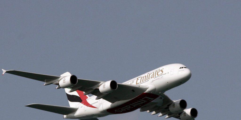 Ein Airbus A380 der Fluggesellschaft Emirates blieb während mehr als 17 Stunden in der Luft - der Flug von Dubai nach Auckland war der längste Linienflug der Welt. (Archiv) Ein Airbus A380 der Fluggesellschaft Emirates blieb während mehr als 17 Stunden in der Luft - der Flug von Dubai nach Auckland war der längste Linienflug der Welt. (Archiv)