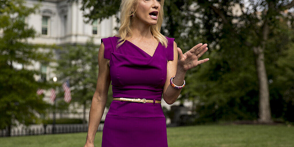 Kellyanne Conway, Beraterin des US-Präsidenten Trump, hat ihren Rückzug angekündigt. Foto: Andrew Harnik/AP/dpa