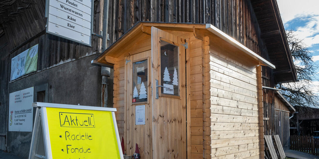 Diebstähle in Hofläden – in Eschen wurde Bargeld gestohlen. Bild vom Verkaufshüsle in Eschen an der Essanestrasse Diebstähle in Hofläden – in Eschen wurde Bargeld gestohlen. Bild vom Verkaufshüsle in Eschen an der Essanestrasse