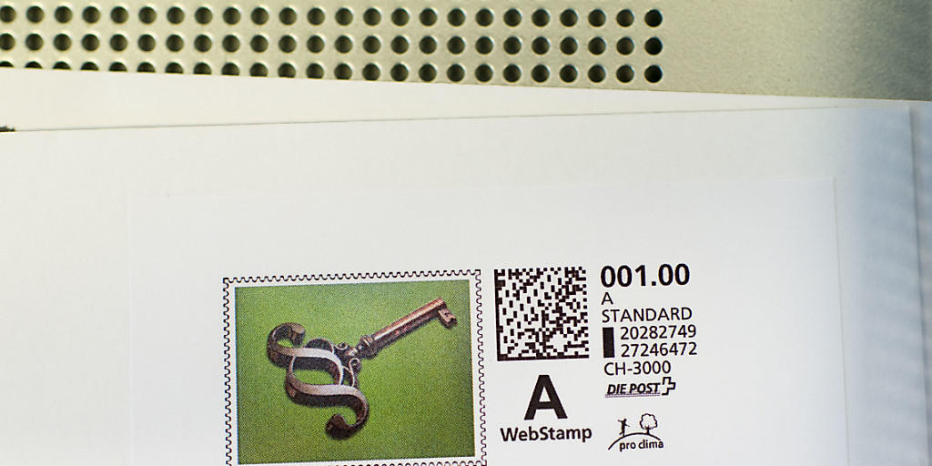 Jeder Haushalt erhält zwischen dem 29. Mai und dem 2. Juni zwei 1-Franken-Briefmarken in Form der Internetbriefmarke "WebStamp". (Archiv)