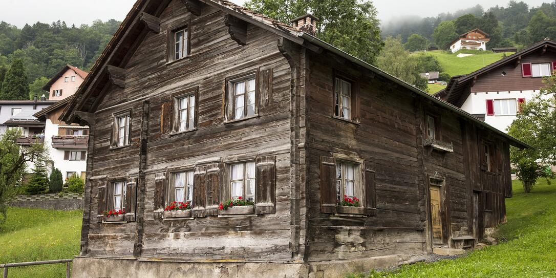 Das Madleni-Hus im Zentrum von Triesenberg wurde nach traditioneller Strickbauweise erstellt.