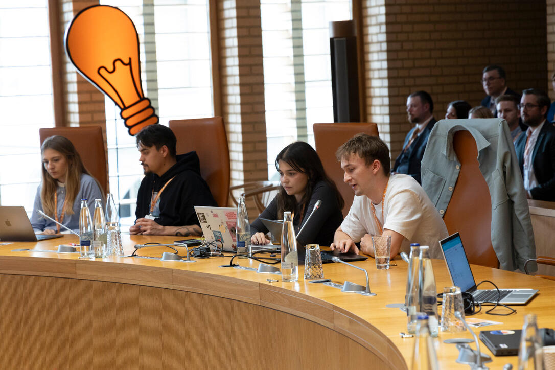 10. Jugendsession im Liechtensteiner Landtag.