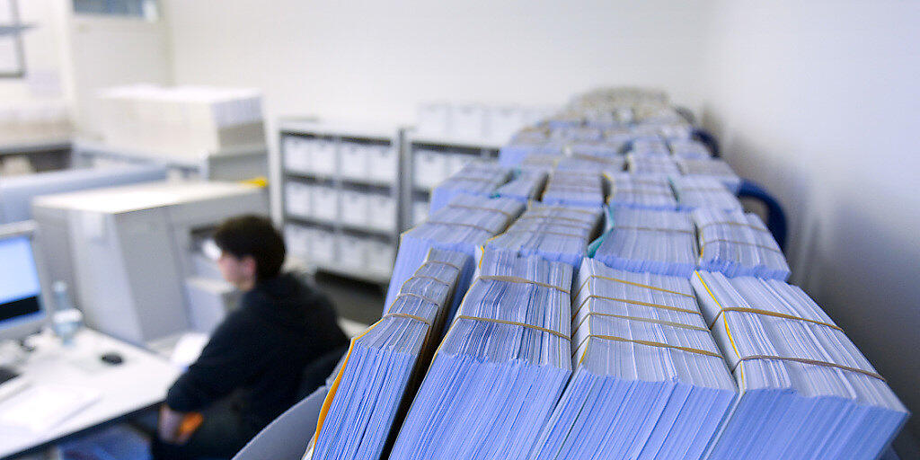 Zu spät bezahlte Rechnungen bleiben laut einer Umfrage bei den Unternehmen rund 15 Tage zu lange liegen. (Themenbild)