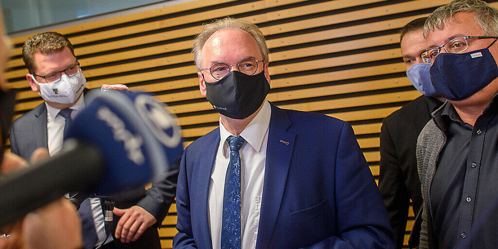 Reiner Haseloff (M, CDU), Ministerpräsident des Landes Sachsen-Anhalt hat die Beschlussvorlage zum Rundfunkstaatsvertrag zurückgezogen. Foto: Klaus-Dietmar Gabbert/dpa-Zentralbild/Zb Reiner Haseloff (M, CDU), Ministerpräsident des Landes Sachsen-Anhalt hat die Beschlussvorlage zum Rundfunkstaatsvertrag zurückgezogen. Foto: Klaus-Dietmar Gabbert/dpa-Zentralbild/Zb