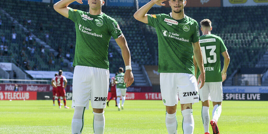 Der FC St. Gallen ist weiter auf Höhenflug: Doppel-Torschütze Ermedin Demirovic (li.) und Betim Fazliji