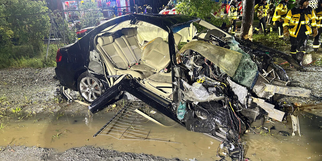 Verkehrsunfall in Mauren fordert vier Schwerverletzte.