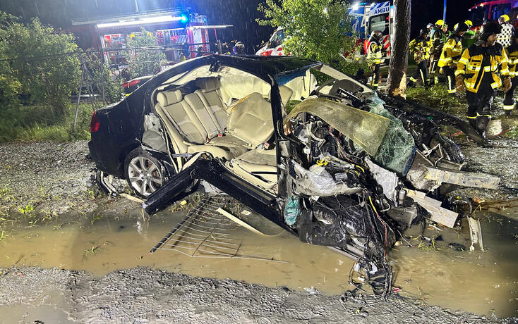 Verkehrsunfall in Mauren fordert vier Schwerverletzte.