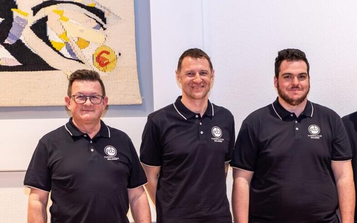 Der neue Schwimmverband-Pr&auml;sident Michael Eberle (Mitte) &ndash; hier in einem Bild aus seiner Zeit im FC-Balzers-Vorstand.