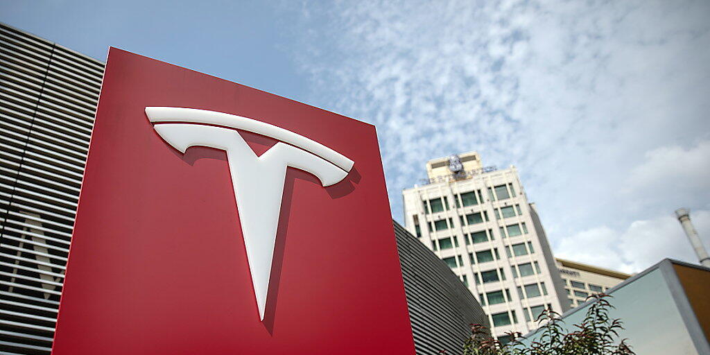 Daimler zeigt sich offen für Partnerschaft mit Tesla. (Archivbild)