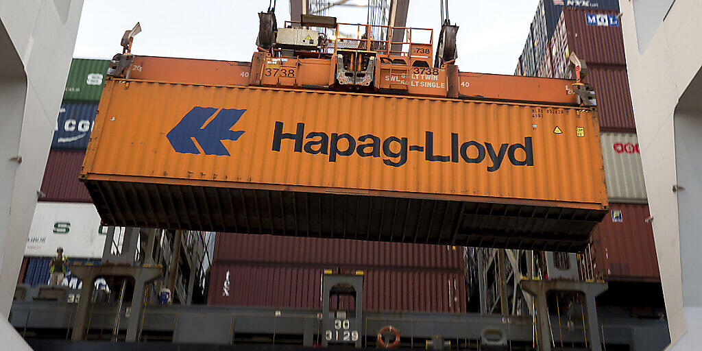 Die Schifffahrtsgesellschaft Hapag-Lloyd rechnet mit einem Einbruch des globalen Handels in diesem Jahr von rund zehn Prozent. (Symbolbild)