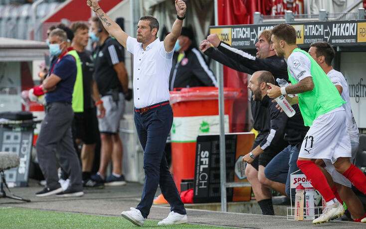 Der letzte Vaduzer Aufstieg: Trainer Mario Frick, Torh&uuml;tertrainer Sebastian Selke, Sportchef Franz Burgmeier und Dominik Schwizer waren da schon dabei.