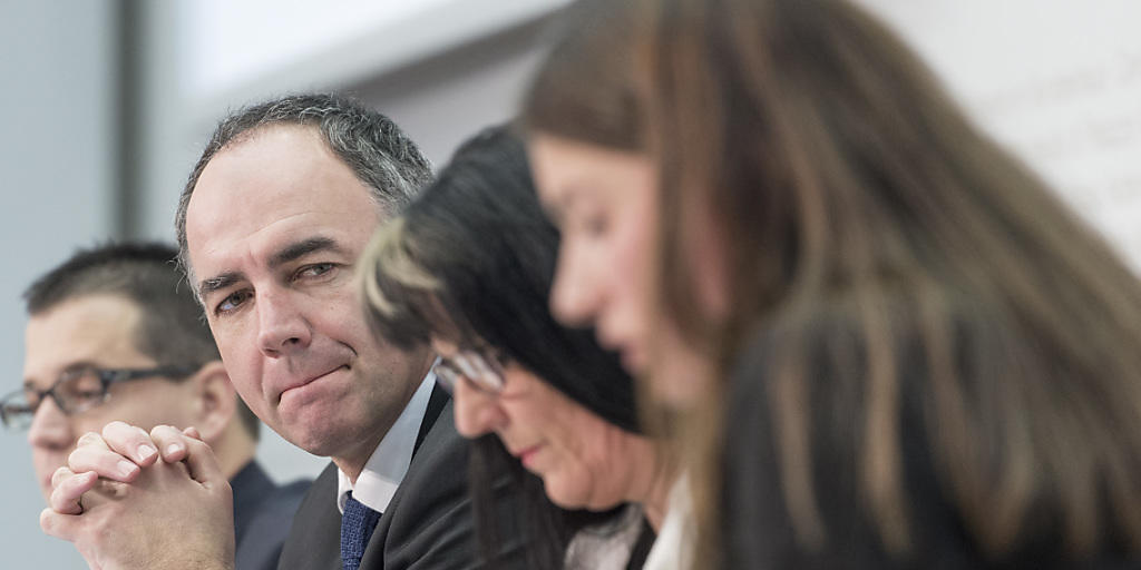 Vertreter von CVP, SVP und EVP werben gemeinsam für die Initiative zur Abschaffung der Heiratsstrafe. Vertreter von CVP, SVP und EVP werben gemeinsam für die Initiative zur Abschaffung der Heiratsstrafe.