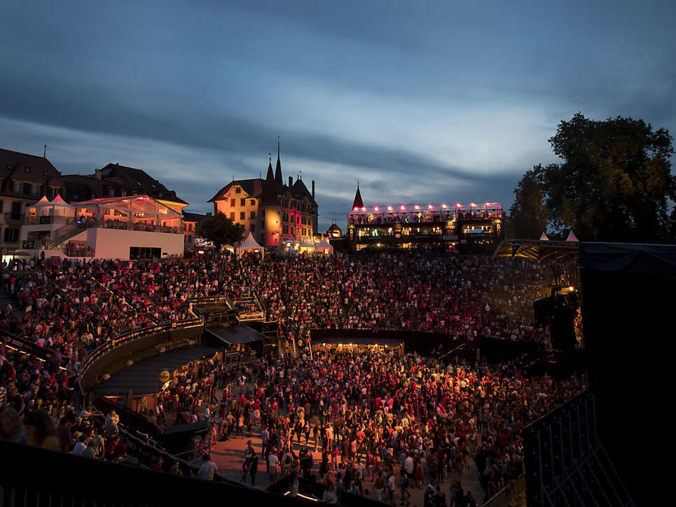 Der Ticket-Anbieter Viagogo gerät wegen Verkäufen wie für das Festival Rock Oz'Arènes in Avenches VD ins Visier der Justiz. (Archivbild)