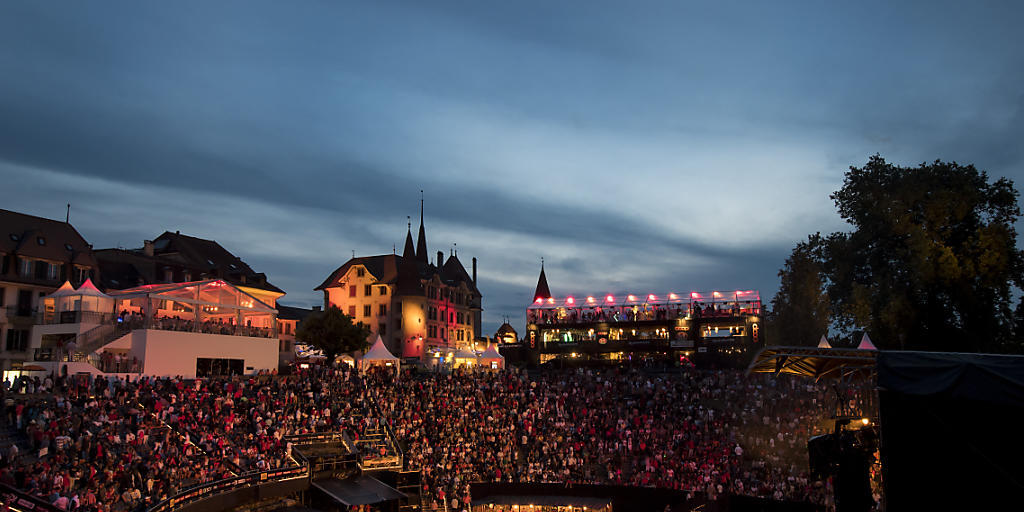 Der Ticket-Anbieter Viagogo gerät wegen Verkäufen wie für das Festival Rock Oz'Arènes in Avenches VD ins Visier der Justiz. (Archivbild)