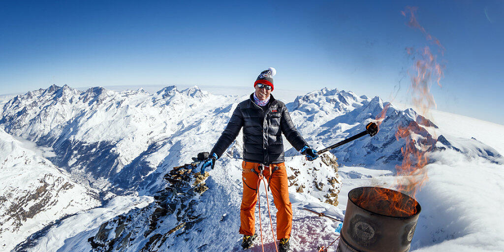 Der frühere Skistar Pirmin Zurbriggen liess sich per Helikopter auf das Matterhorn bringen, um symbolisch das Feuer für die Olympischen Winterspiele zu entzünden. (Archivbild)