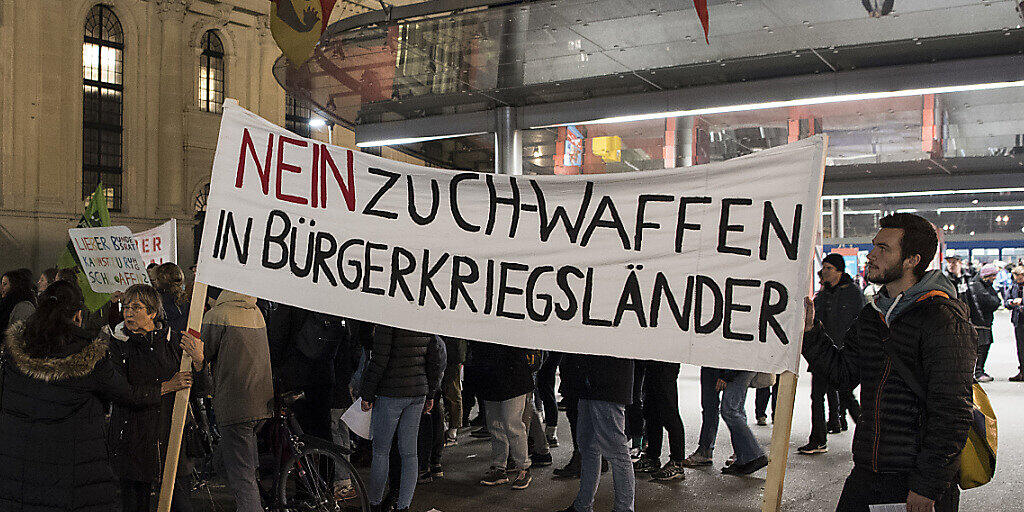 Der Bundesrat hat einen indirekten Gegenvorschlag zur Volksinitiative "Gegen Waffenexporte in Bürgerkriegsländer" beschlossen. Die Details dazu sollen bis Ende März 2020 vorliegen. (Archivbild) Der Bundesrat hat einen indirekten Gegenvorschlag zur Volksinitiative "Gegen Waffenexporte in Bürgerkriegsländer" beschlossen. Die Details dazu sollen bis Ende März 2020 vorliegen. (Archivbild)