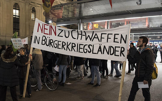 Der Bundesrat hat einen indirekten Gegenvorschlag zur Volksinitiative "Gegen Waffenexporte in Bürgerkriegsländer" beschlossen. Die Details dazu sollen bis Ende März 2020 vorliegen. (Archivbild)