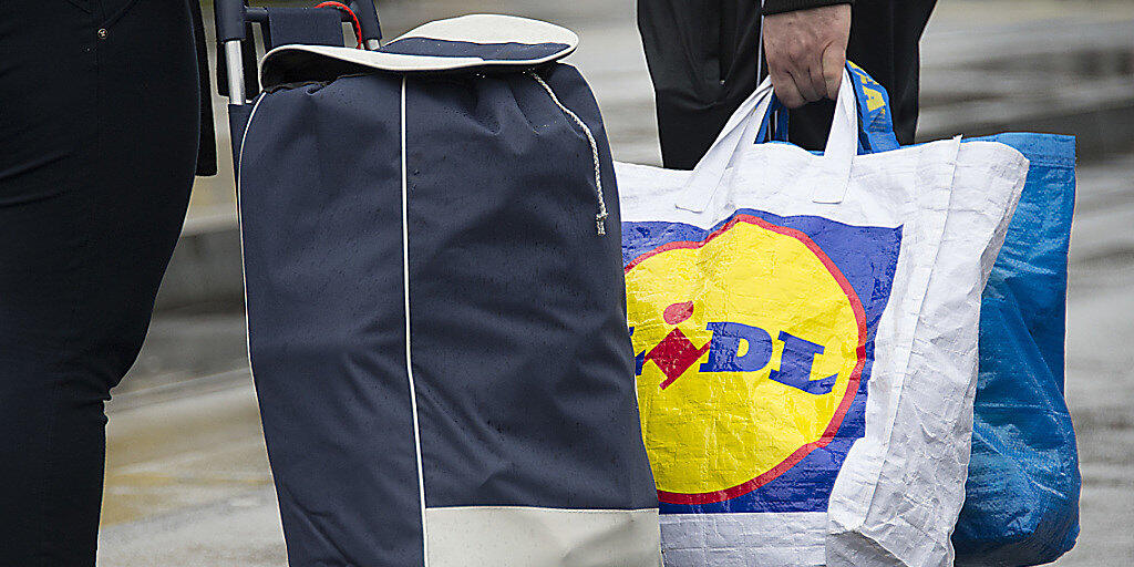 Aldi und Lidl stoppen in den Niederlanden den Verkauf von Energydrinks an Kinder. (Archiv)