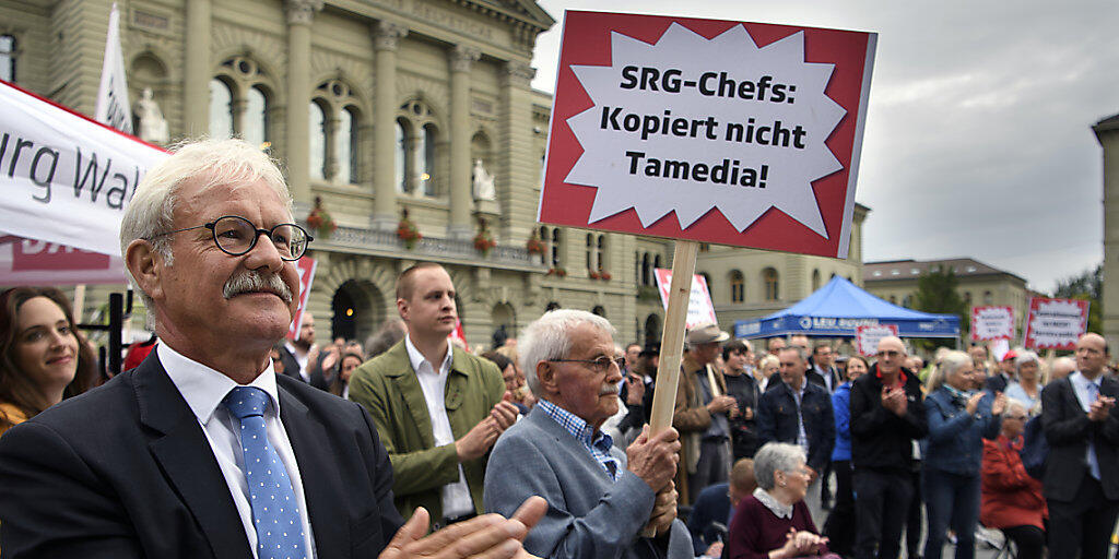 Ständerat Beat Vonlanthen (CVP/FR) an einer Protestveranstaltung zur Rettung des Radiostudios Bern. (Archivbild)