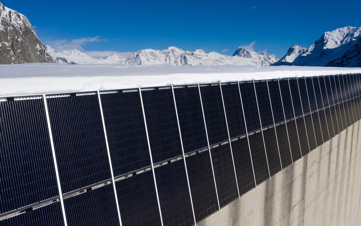EWZ, ELEKTRIZITAETSWERK ZUERICH, POWERNEWZ, BERGELLER WASSERKRAFTWERKE, ALBIGNA, ALBIGNA-ANLAGE, ALBIGNA-STAUMAUER, STAUMAUER, STAUSEE, SOLARENERGIE, SOLARSTROM, SOLARANLAGE, SOLARSTROM, SOLARSTROMANLAGE, STROMPRODUKTION, STROM, WINTERSTROM, WINTER, SONNE,