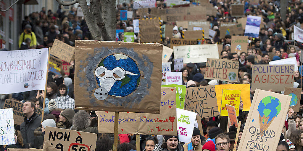 Der Klimastreik der Jungen wurde am Dienstag von zahlreichen Rednern im Waadtländer Kantonsparlament als Fingerzeig für eine aktivere Umweltpolitik verstanden. (Archivbild).