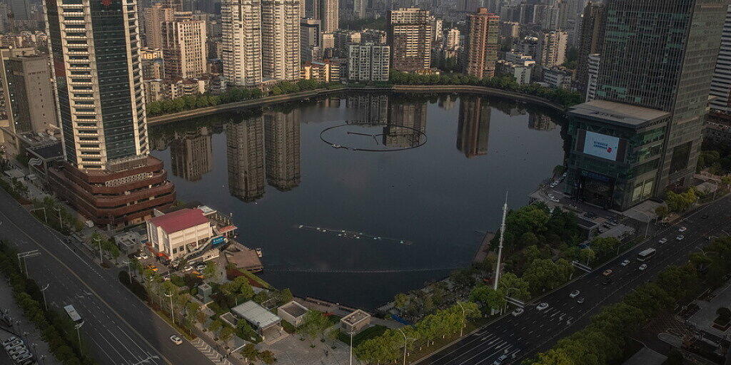 Blick auf Wuhan am Dienstag -  der Ursprungsort der Corona-Pandemie ist wieder geöffnet worden.