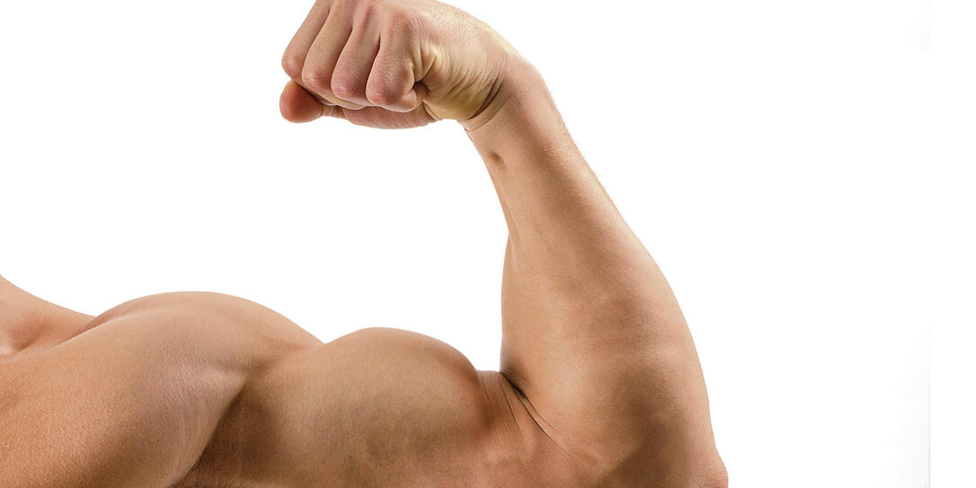 Close up on a bodybuilder biceps,shoulder